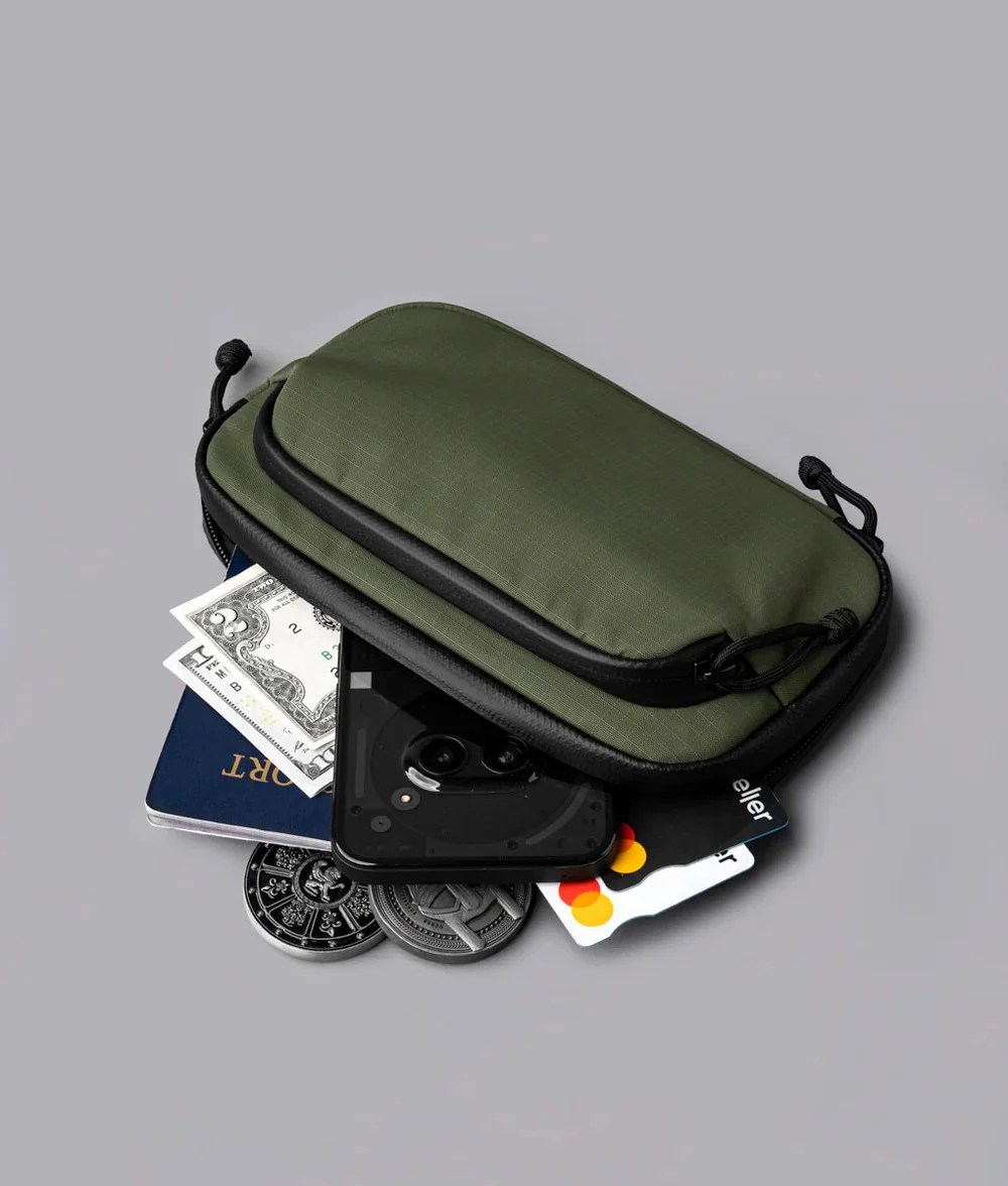 Alpaka Bravo Passport Pouch - Image 7