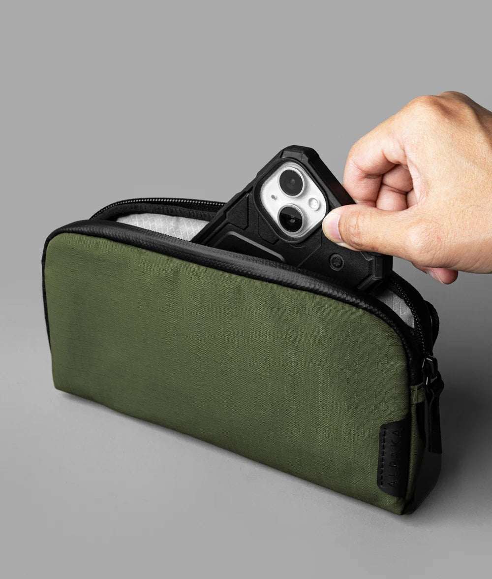 Alpaka Flight Pouch - Image 15