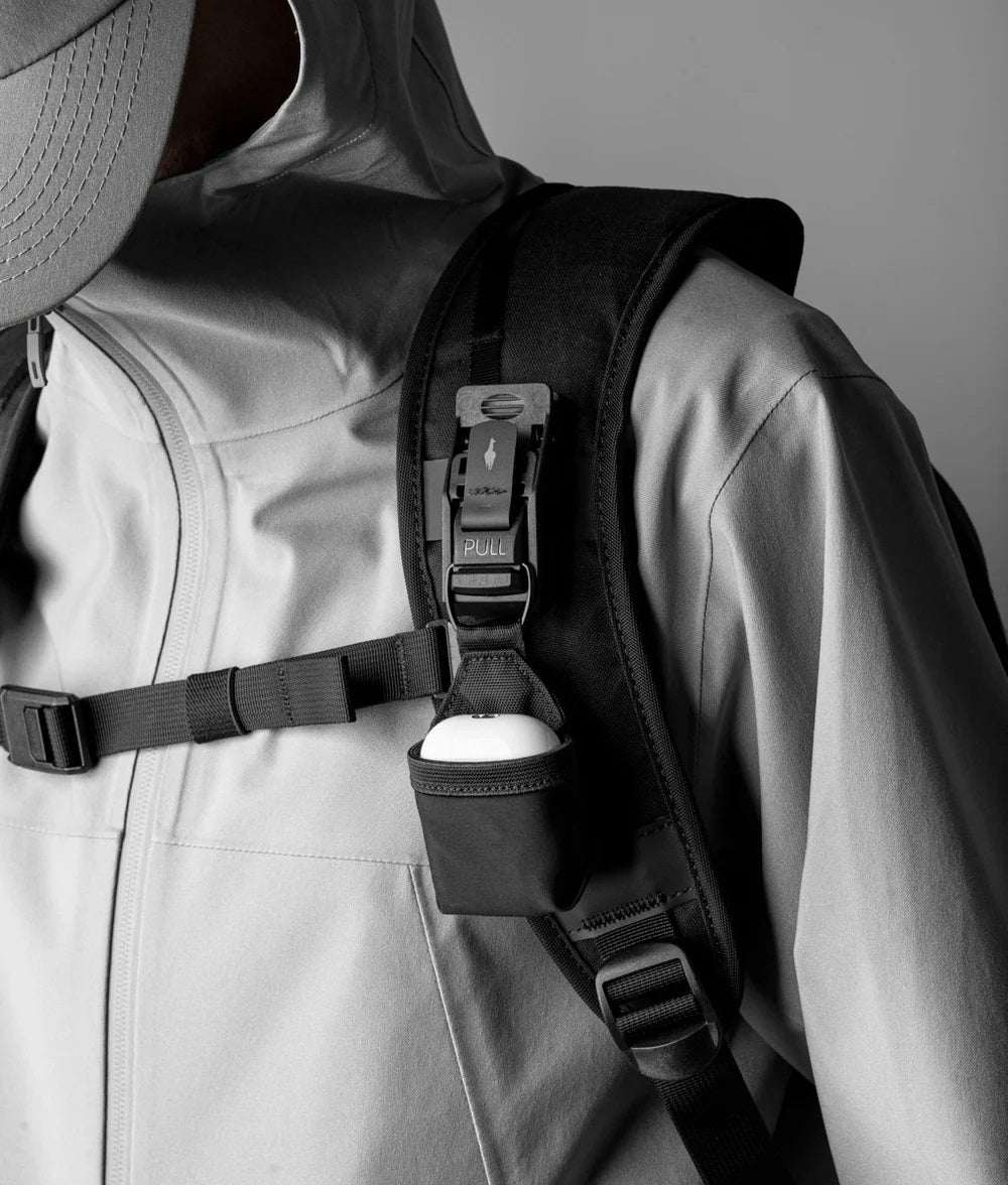 Alpaka Magnetic Airpods Pro Pouch - Image 2