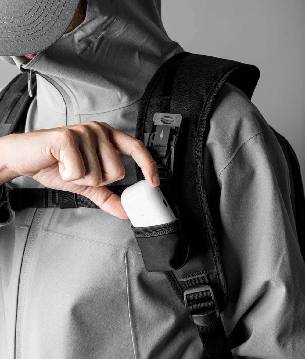 Alpaka Magnetic Airpods Pro Pouch - Image 3