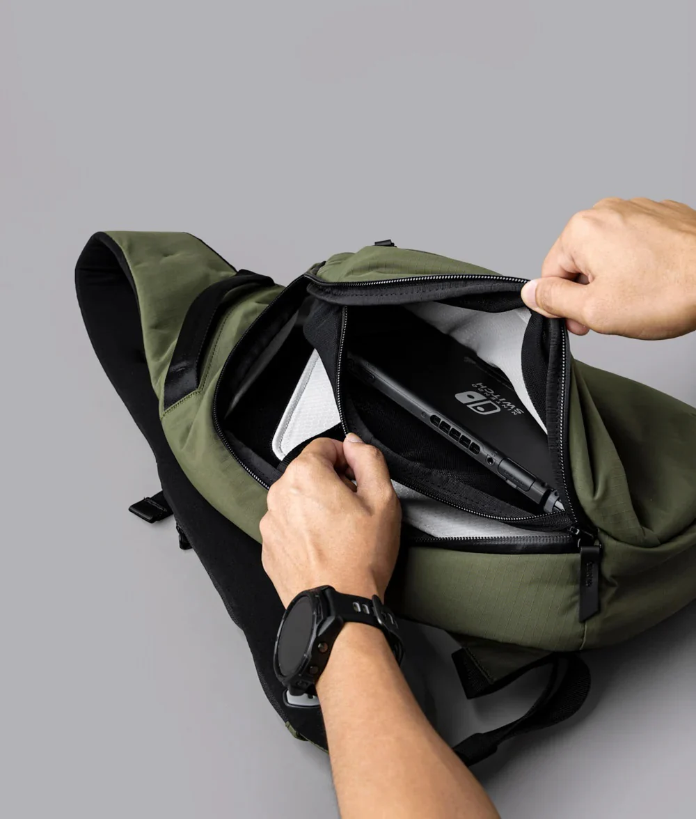 Alpaka Metro Crossbody – Right Shoulder - Image 24