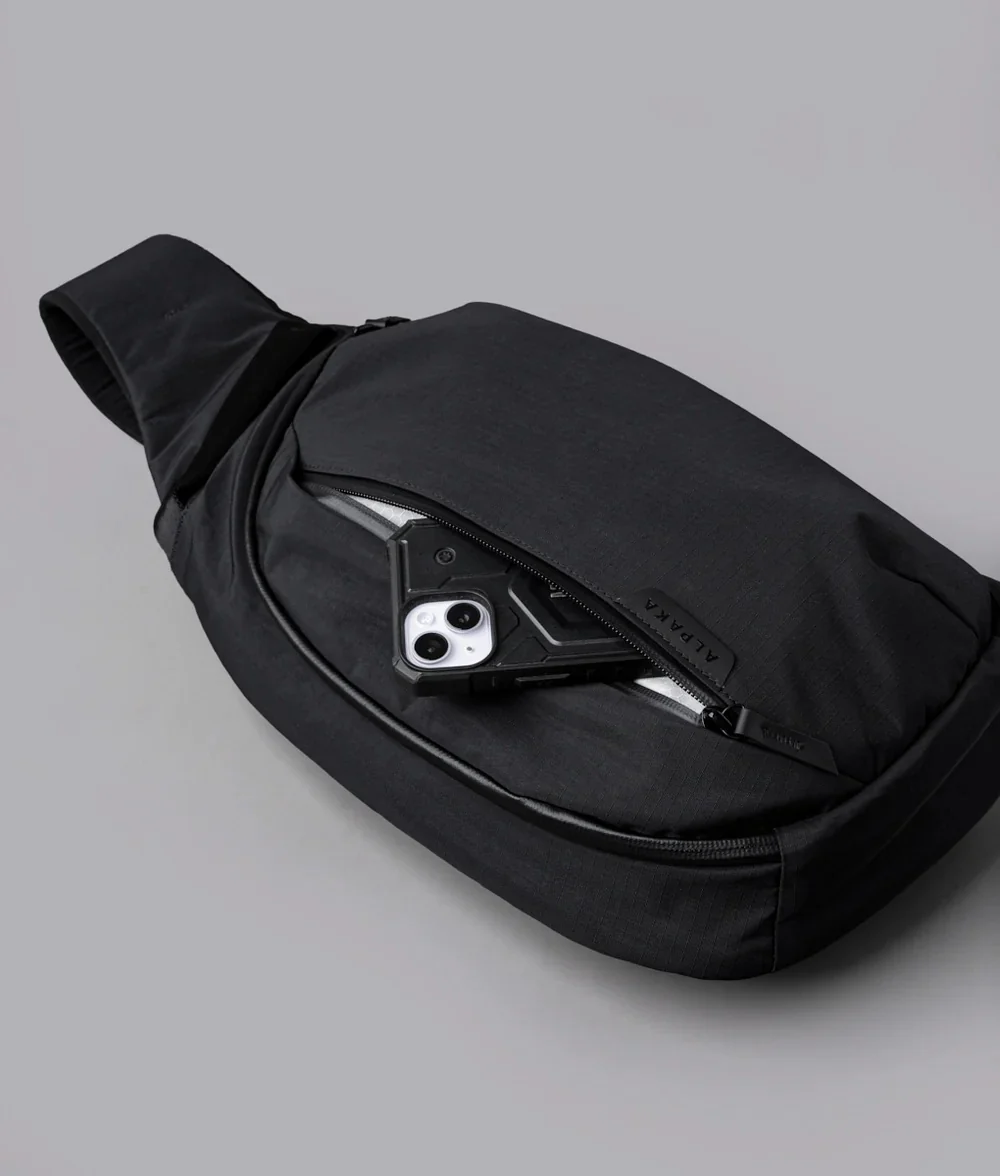 Alpaka Metro Crossbody – Right Shoulder - Image 35