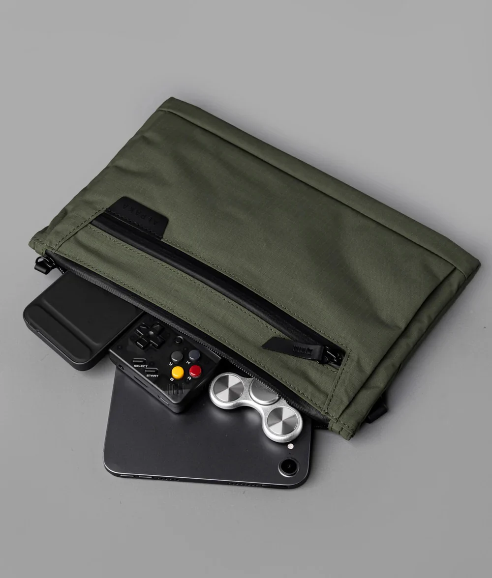 Alpaka Zip Pouch Max V2 - Image 13