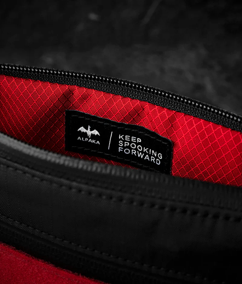 Alpaka Zip Pouch Max V2 - Vampire - Image 11