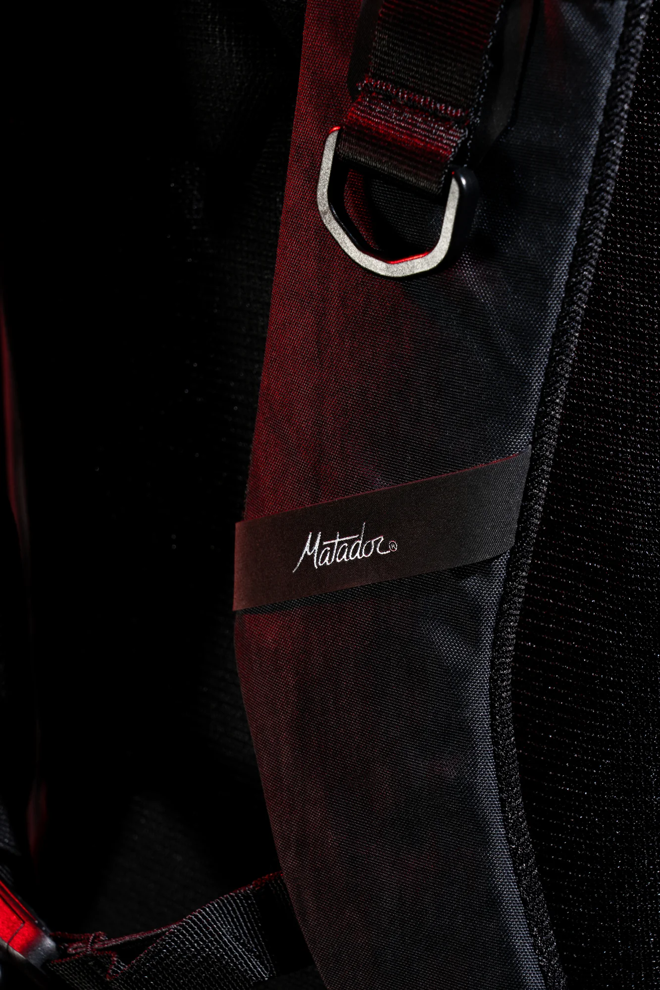 Matador® x Carryology® Redeye 24 - Black Edition - Image 24