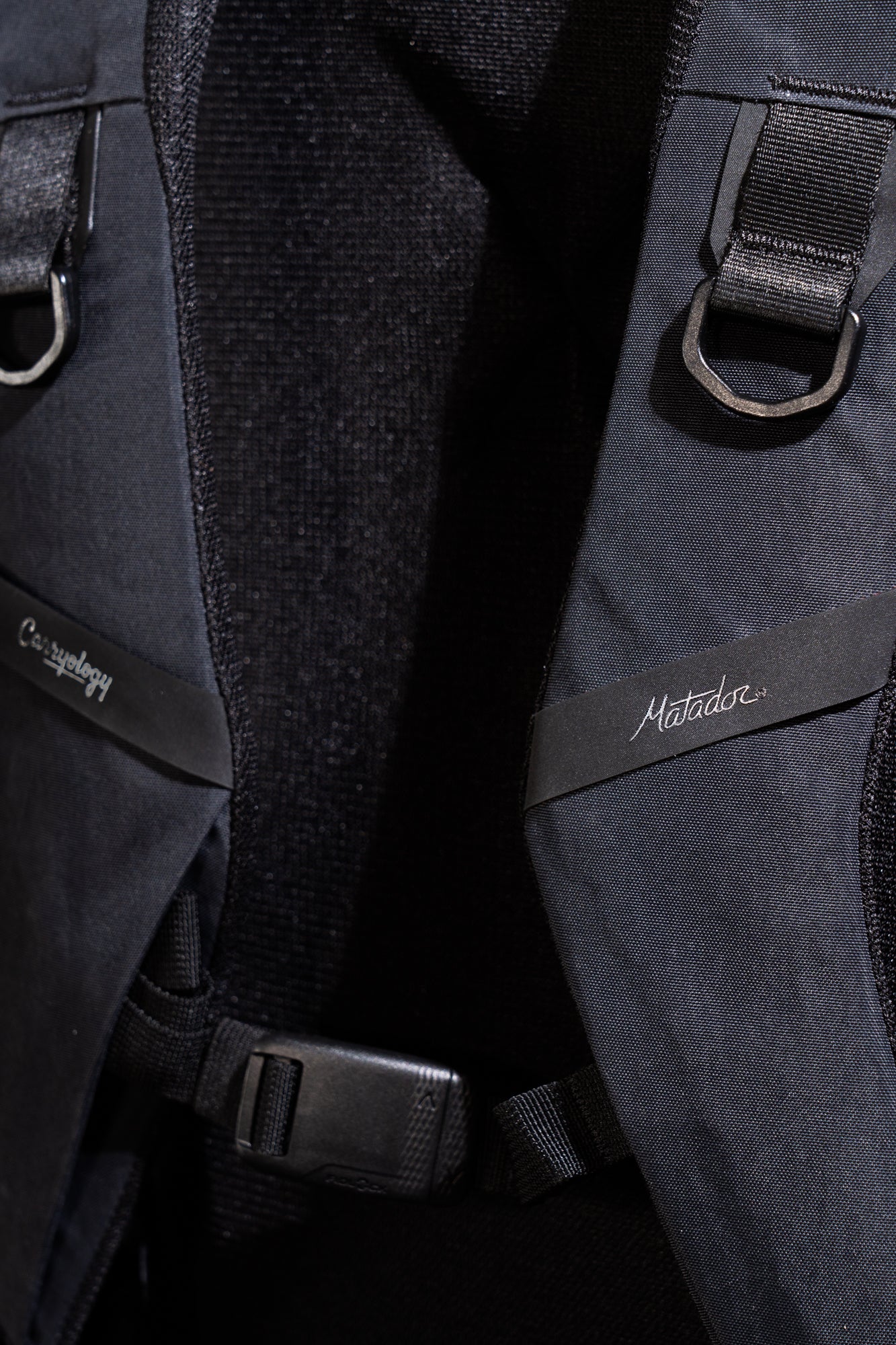 Matador® x Carryology® Redeye 24 - Black Edition - Image 26