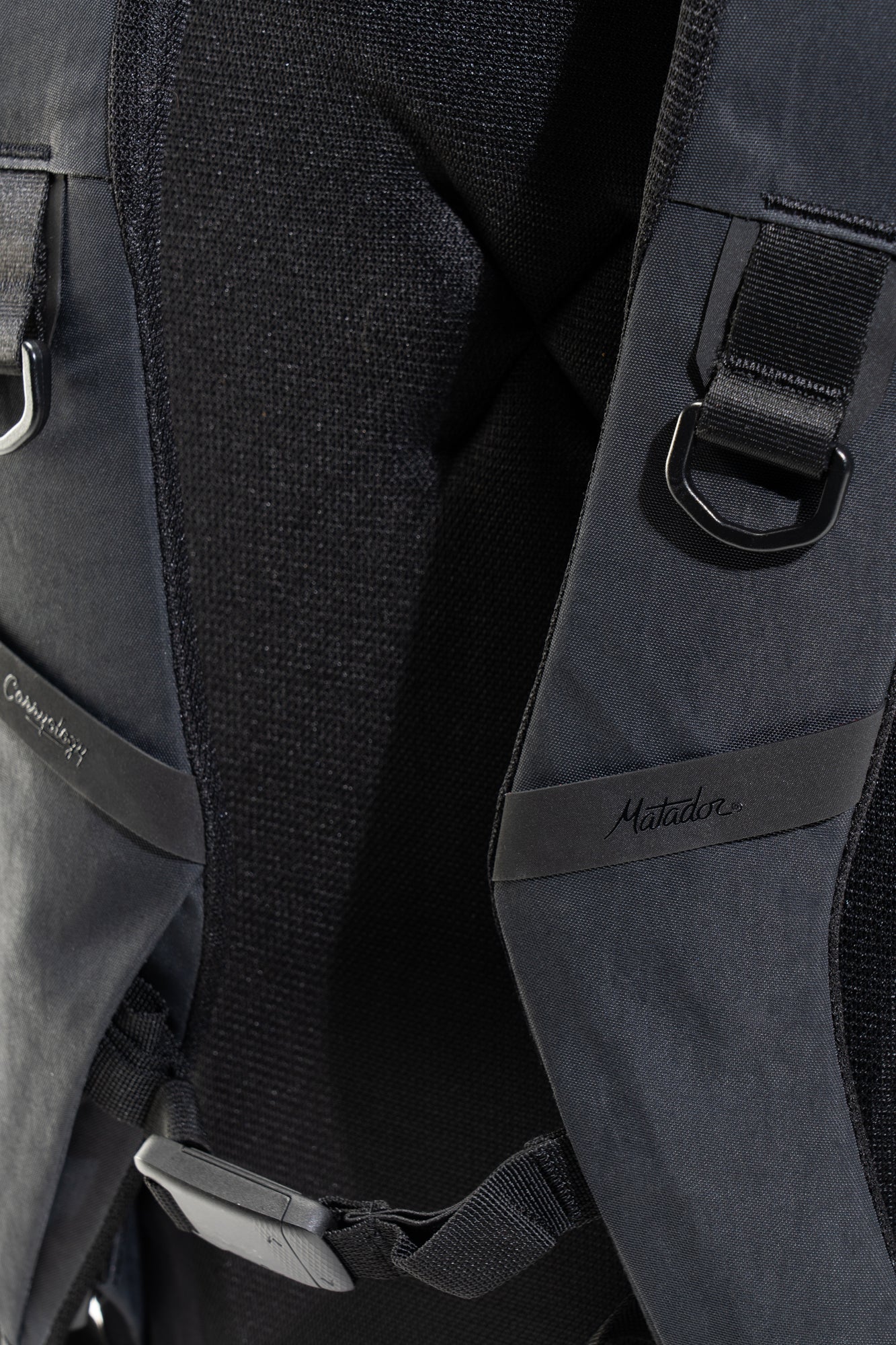 Matador® x Carryology® Redeye 24 - Black Edition - Image 28