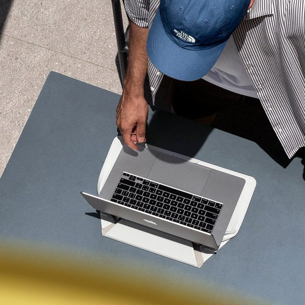 MOFT Laptop Carry Sleeve & Invisible Stand - Image 10